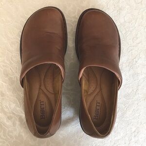 Born chestnut leather handcrafted clogs 2” heels
